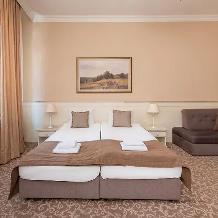 Top Central Rooms